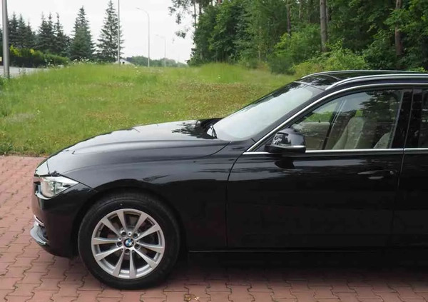 BMW Seria 3 cena 59900 przebieg: 156200, rok produkcji 2019 z Bełchatów małe 704
